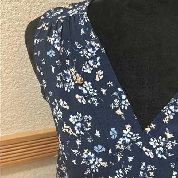 Atmosphere Size 2 Blue Floral Sleeveless Top!! - Picture 3 of 9